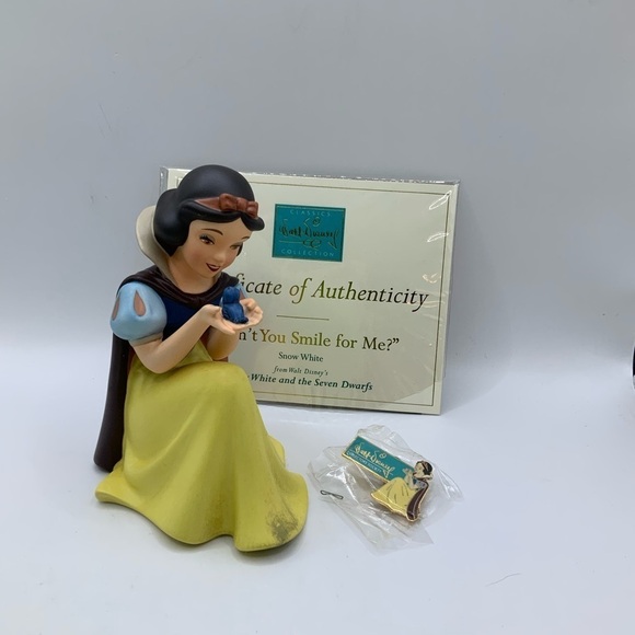Disney Other - WDCC Vintage 2002 Snow White Wont you Smile For Me Figurine